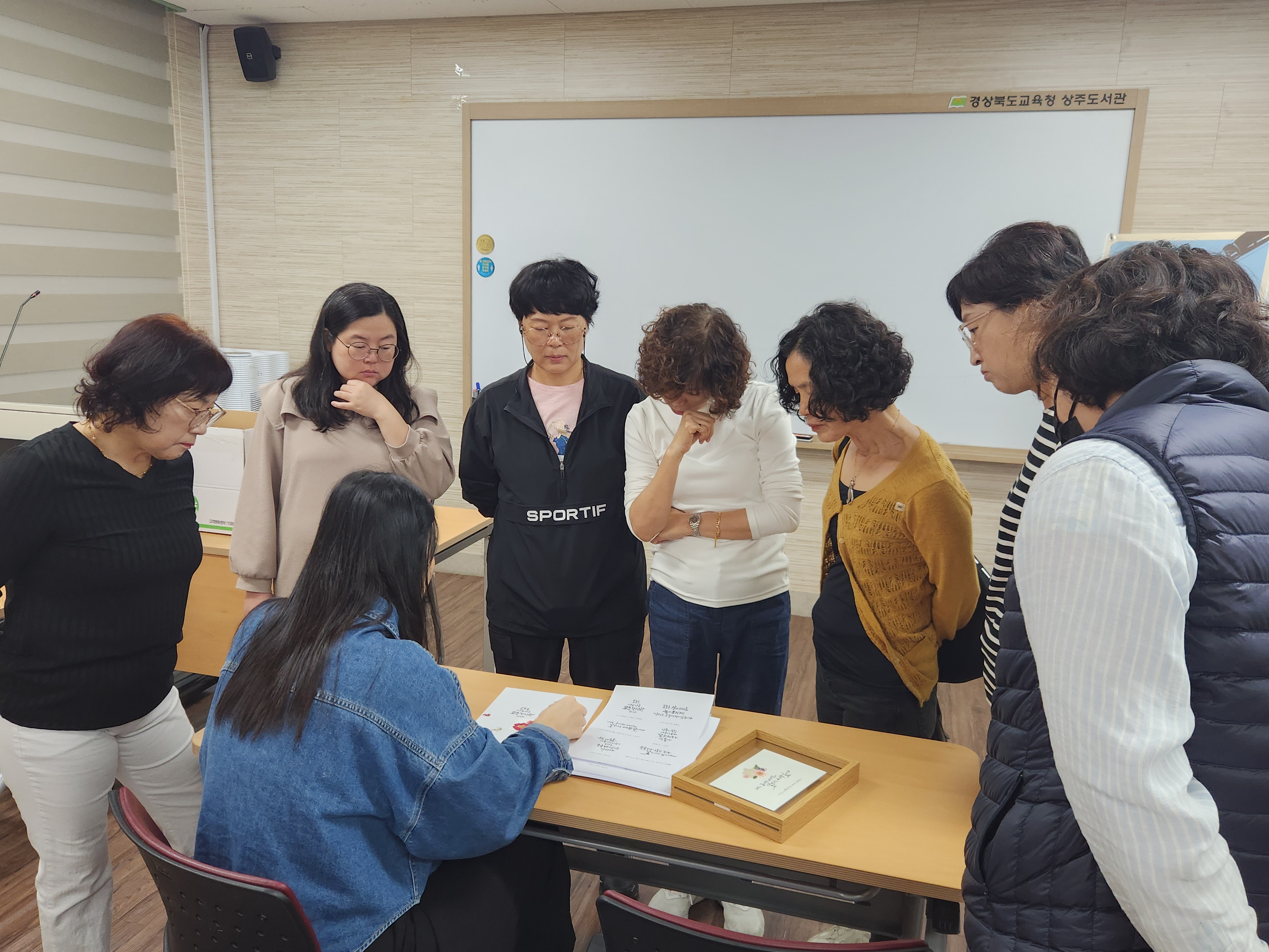 만년필로 만드는 필사의 즐거움: 캘리그라피 엽서 만들기 체험